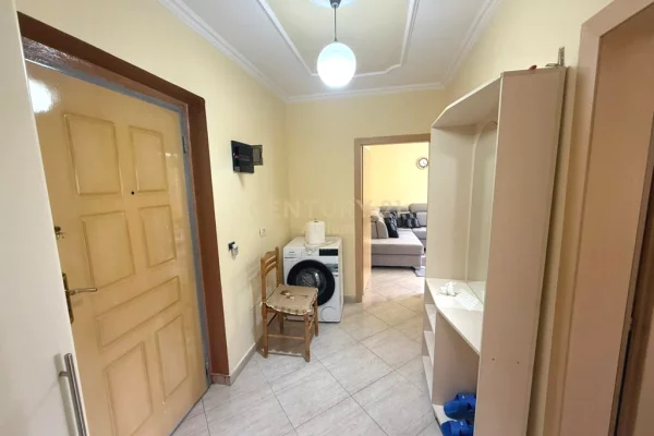 Shtepi ne shitje Apartament ne Tirane, 1+1, Mobilimi E mobiluar, Pagesa 110,000  Euro.