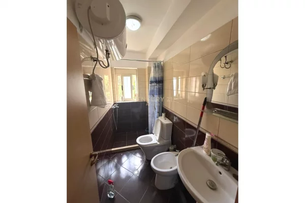 Shtepi ne shitje Apartament ne Tirane, 1+1, Mobilimi E mobiluar, Pagesa 110,000  Euro.