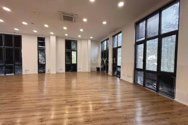 Business Property for Rent 3+1 in Tirana - 3,000 Euro