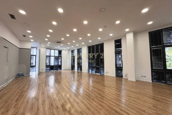 Business Property for Rent 3+1 in Tirana - 3,000 Euro