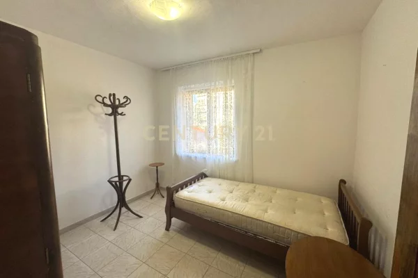 Shtepi me qera Apartament ne Tirane, 3+1, Mobilimi E mobiluar, Pagesa 600  Euro.