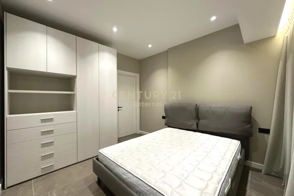Shtepi me qera Apartament ne Tirane, 2+1, Mobilimi E mobiluar, Pagesa 2,200  Euro.