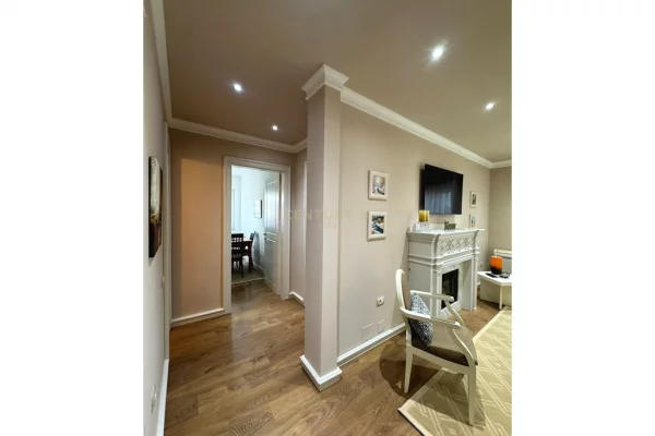 Shtepi me qera 2+1 ne Tirane - 1,400 Euro