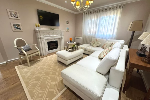 Shtepi me qera 2+1 ne Tirane - 1,400 Euro