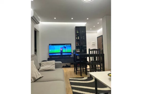 Shtepi me qera Apartament ne Tirane, 2+1, Mobilimi E mobiluar, Pagesa 85,000  Leke.