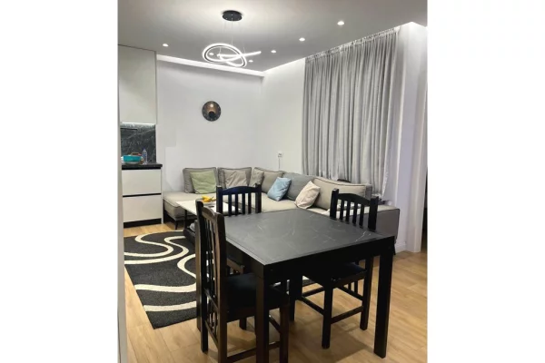 Shtepi me qera 2+1 ne Tirane - 85,000 Leke