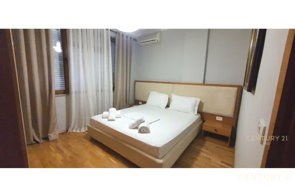 Shtepi ne shitje Apartament ne Tirane, 3+1, Mobilimi Bosh, pa mobiluar, Pagesa 270,000  Euro.