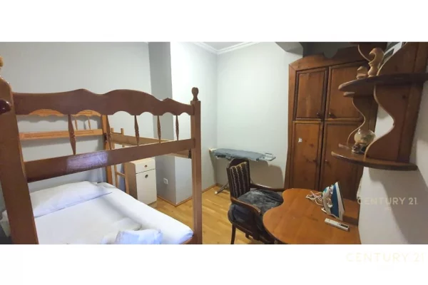 Shtepi ne shitje Apartament ne Tirane, 3+1, Mobilimi Bosh, pa mobiluar, Pagesa 270,000  Euro.
