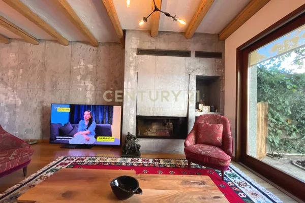 Shtepi me qera Vila Luksoze ne Tirane, 3+1, Mobilimi E mobiluar, Pagesa 4,500  Euro.