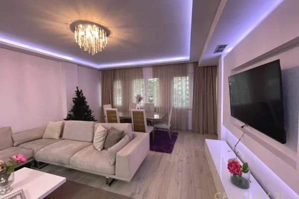 Shtepi me qera 2+1 ne Tirane - 1,300 Euro