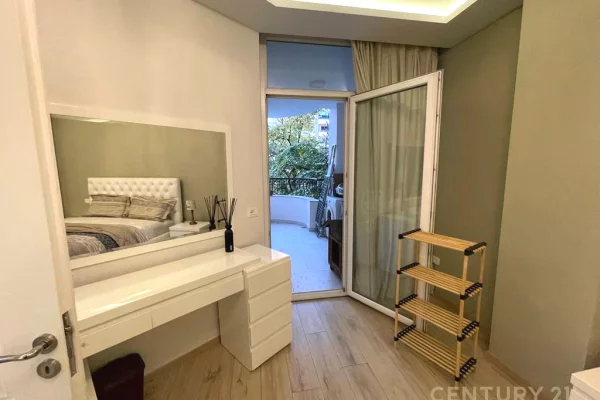 Shtepi me qera Apartament ne Tirane, 2+1, Mobilimi E mobiluar, Pagesa 1,300  Euro.