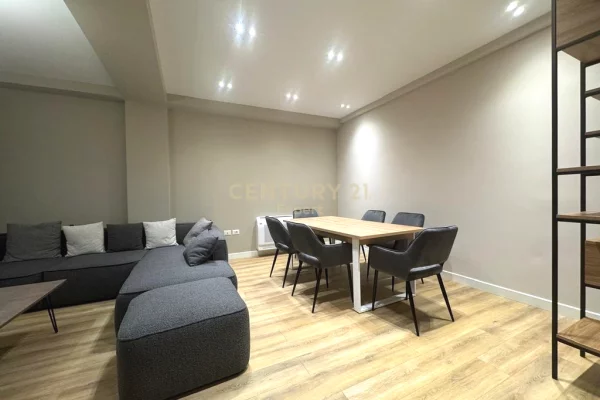 Shtepi me qera 3+1 ne Tirane - 2,000 Euro