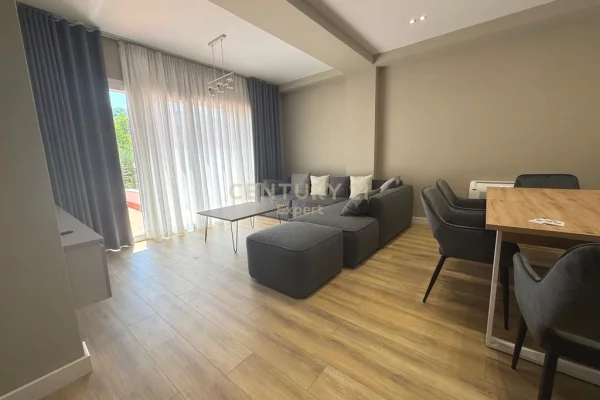 Shtepi me qera 3+1 ne Tirane - 2,000 Euro