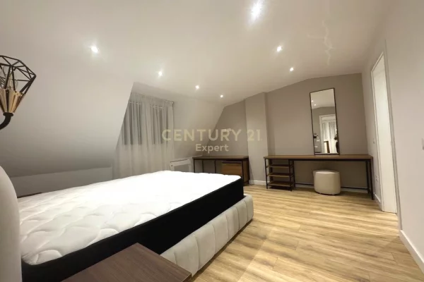 Shtepi me qera Duplex(shtepi me 2 kate) ne Tirane, 3+1, Mobilimi E mobiluar, Pagesa 2,000  Euro.