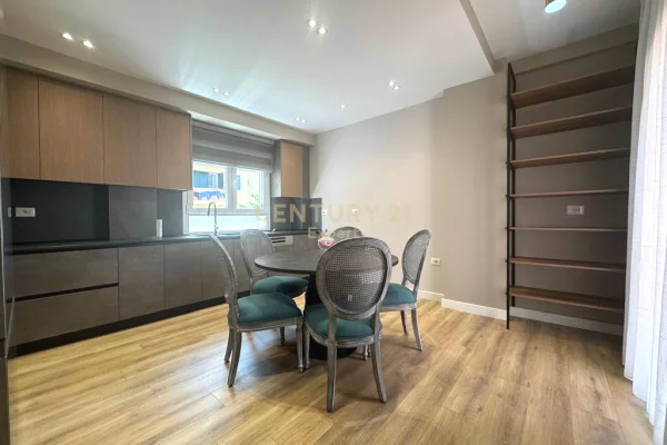 Shtepi me qera 3+1 ne Tirane - 2,000 Euro