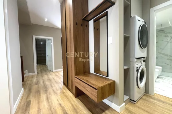 Shtepi me qera Duplex(shtepi me 2 kate) ne Tirane, 3+1, Mobilimi E mobiluar, Pagesa 2,000  Euro.