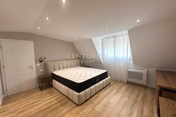 Shtepi me qera Duplex(shtepi me 2 kate) ne Tirane, 3+1, Mobilimi E mobiluar, Pagesa 2,000  Euro.