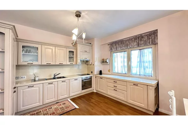 Shtepi me qera 2+1 ne Tirane - 900 Euro