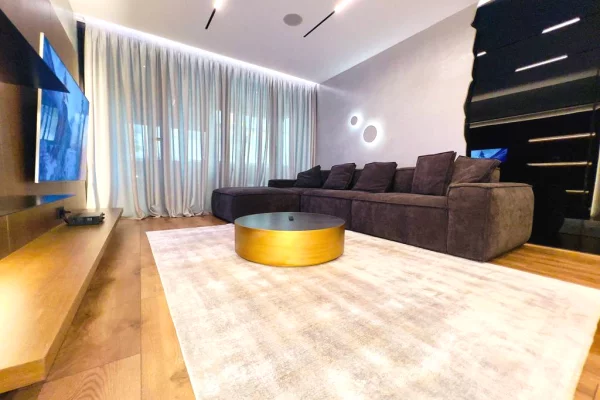 Shtepi ne shitje Apartament ne Tirane, 2+1, Mobilimi E mobiluar, Pagesa 247,000  Euro.