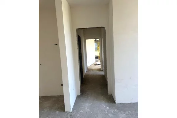 Shtepi ne shitje Apartament ne Tirane, 2+1, Mobilimi Bosh, pa mobiluar, Pagesa 427,000  Euro.