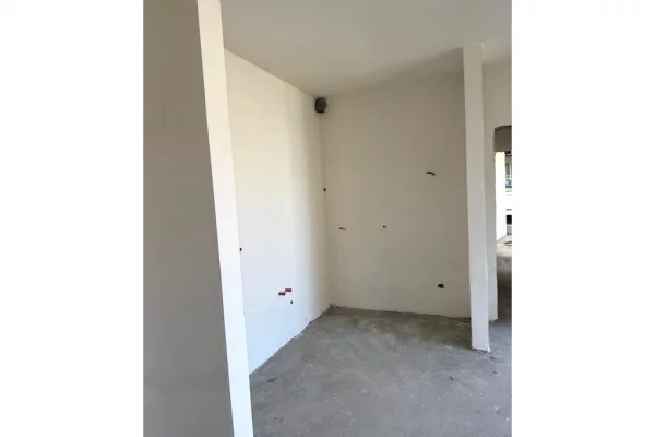 Shtepi ne shitje Apartament ne Tirane, 2+1, Mobilimi Bosh, pa mobiluar, Pagesa 427,000  Euro.