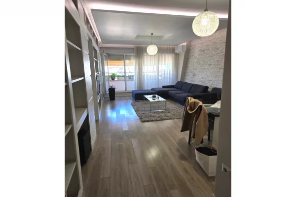 Shtepi me qera 2+1 ne Tirane - 1,200 Euro