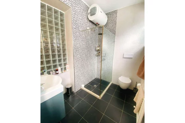 Shtepi ne shitje Apartament ne Tirane, 2+1, Mobilimi E mobiluar, Pagesa 285,000  Euro.