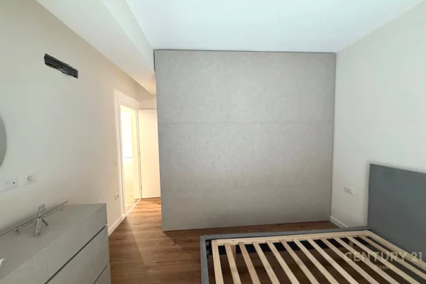 Shtepi ne shitje Apartament ne Tirane, 3+1, Mobilimi E mobiluar, Pagesa 329,000  Euro.