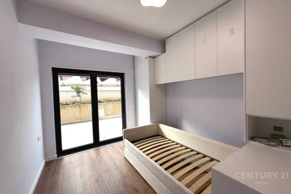 Shtepi ne shitje Apartament ne Tirane, 3+1, Mobilimi E mobiluar, Pagesa 329,000  Euro.