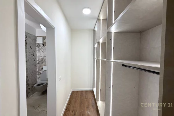 Shtepi ne shitje Apartament ne Tirane, 3+1, Mobilimi E mobiluar, Pagesa 329,000  Euro.