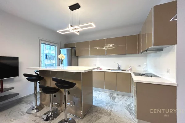 Shtepi me qera 3+1 ne Tirane - 1,100 Euro