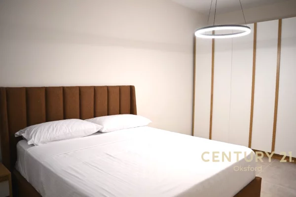 Shtepi ne shitje Apartament ne Tirane, 2+1, Mobilimi E mobiluar, Pagesa 125,000  Euro.