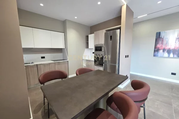 Shtepi me qera Apartament ne Tirane, 2+1, Mobilimi E mobiluar, Pagesa 2,200  Euro.