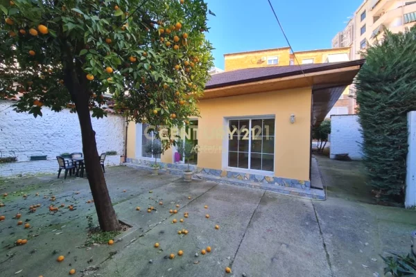 Jepet me qira ambient multifunksional te tregu Cam