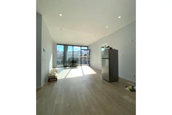 Ambient biznesi me qera 3+1 ne Tirane - 1,300 Euro