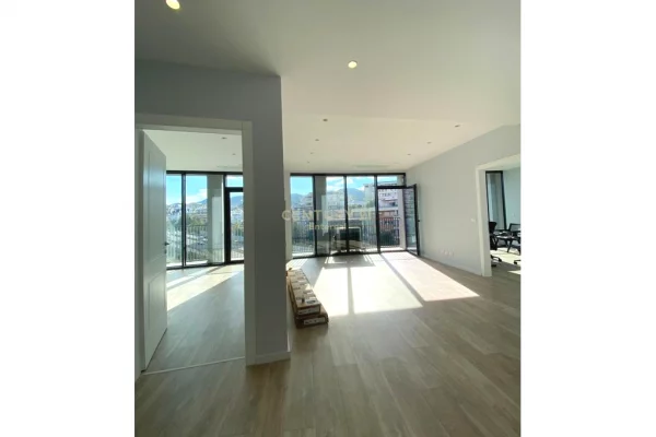 Jepet me Qira Apartament 2+1+ Parkim per Zyra