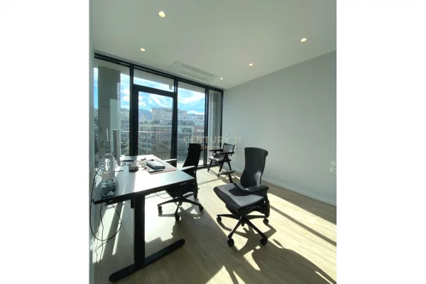 Ambient biznesi me qera 3+1 ne Tirane - 1,300 Euro