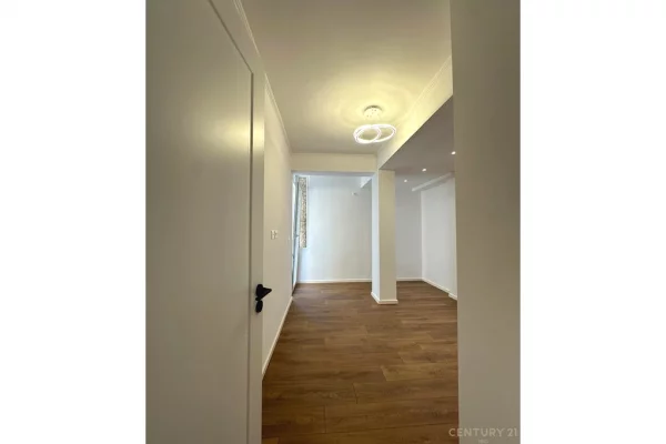 Shtepi ne shitje Apartament ne Tirane, 2+1, Mobilimi Pjeserisht e mobiluar, Pagesa 118,000  Euro.