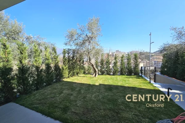 Shtepi me qera Vila Luksoze ne Tirane, 3+1, Mobilimi E mobiluar, Pagesa 2,000  Euro.