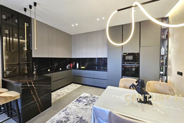 Shtepi me qera Vila Luksoze ne Tirane, 3+1, Mobilimi E mobiluar, Pagesa 2,000  Euro.