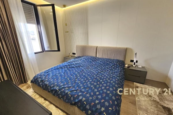 Shtepi me qera Vila Luksoze ne Tirane, 3+1, Mobilimi E mobiluar, Pagesa 2,000  Euro.