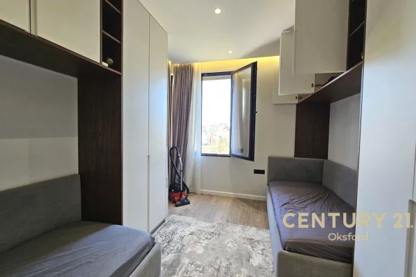 Shtepi me qera Vila Luksoze ne Tirane, 3+1, Mobilimi E mobiluar, Pagesa 2,000  Euro.