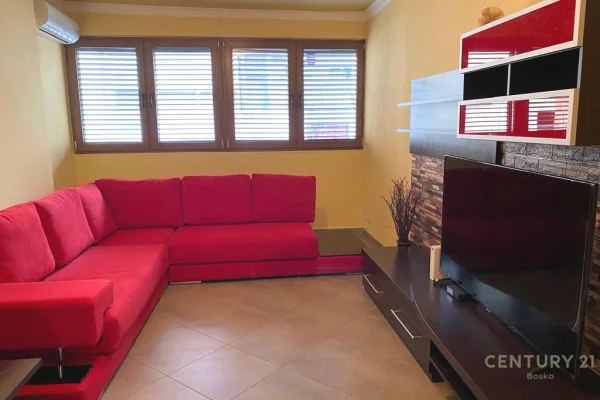 Shtepi me qera Apartament ne Tirane, 3+1, Mobilimi Pjeserisht e mobiluar, Pagesa 700  Euro.