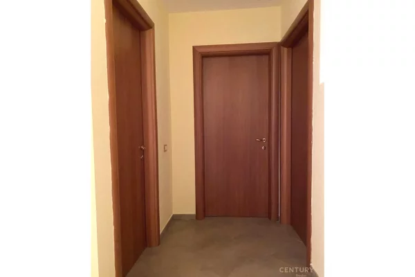 Shtepi me qera Apartament ne Tirane, 3+1, Mobilimi Pjeserisht e mobiluar, Pagesa 700  Euro.