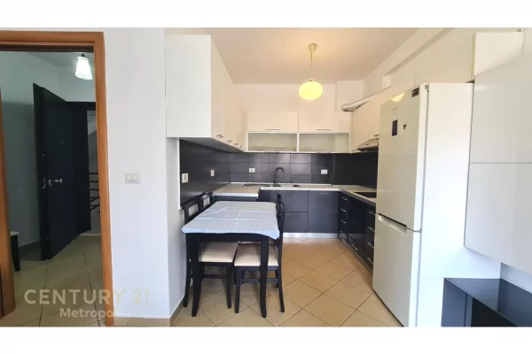 Shtepi ne shitje Apartament ne Tirane, 1+1, Mobilimi Pjeserisht e mobiluar, Pagesa 90,000  Euro.