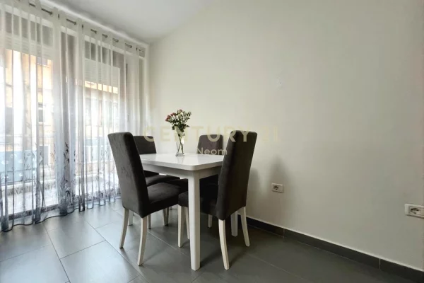 Shtepi me qera Apartament ne Tirane, 1+1, Mobilimi E mobiluar, Pagesa 650  Euro.