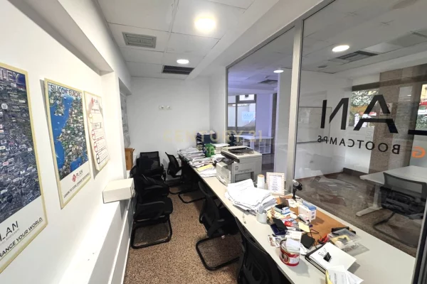 AMBIENT KOMERCIAL KATI 0 PER QIRA TEK SHESHI WILSON !!!