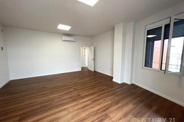 Shtepi me qera 3+1 ne Tirane - 1,500 Euro