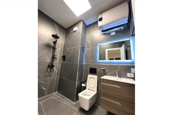 Shtepi me qera Apartament ne Tirane, 3+1, Mobilimi Bosh, pa mobiluar, Pagesa 1,500  Euro.