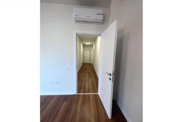 Shtepi me qera Apartament ne Tirane, 3+1, Mobilimi Bosh, pa mobiluar, Pagesa 1,500  Euro.